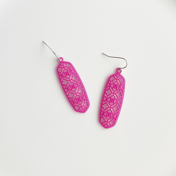NEW Oval Filigree Earrings (fuchsia) - Picture 3 of 8